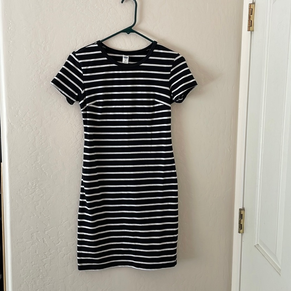 Old navy XS /s black and white striped dress